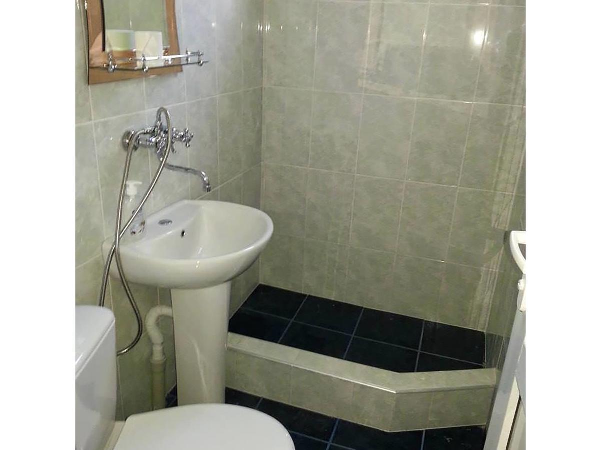 Hotel Nini Kazbegi Eksteriør billede