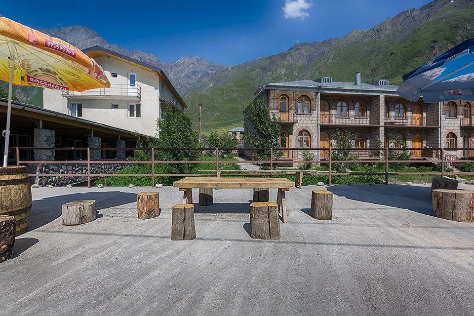 Hotel Nini Kazbegi Eksteriør billede
